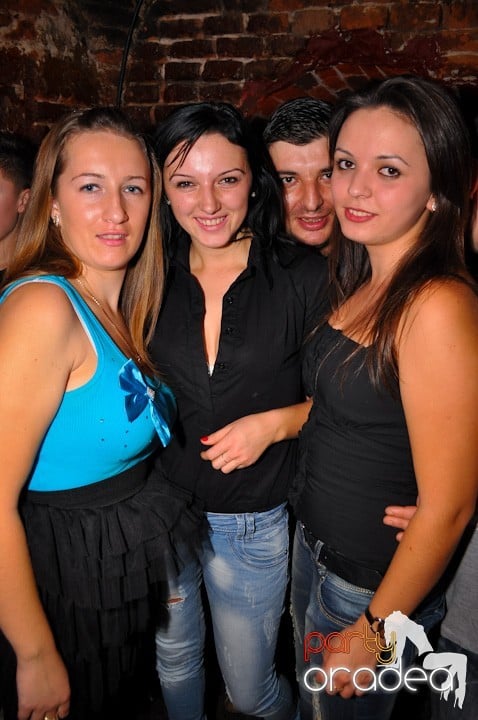 Miercuri seara în Club Escape, 