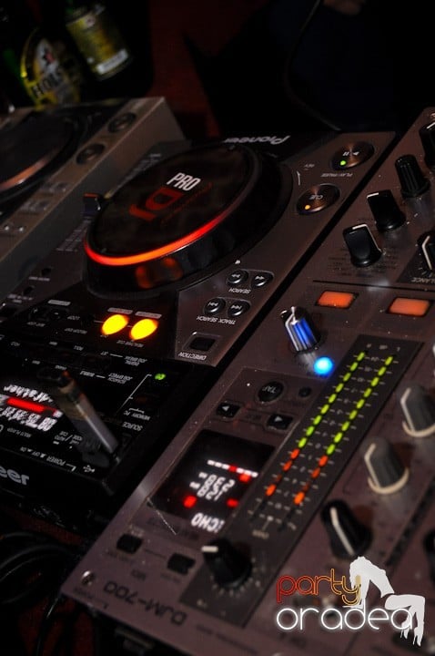 Miercuri seara în Club Escape, 