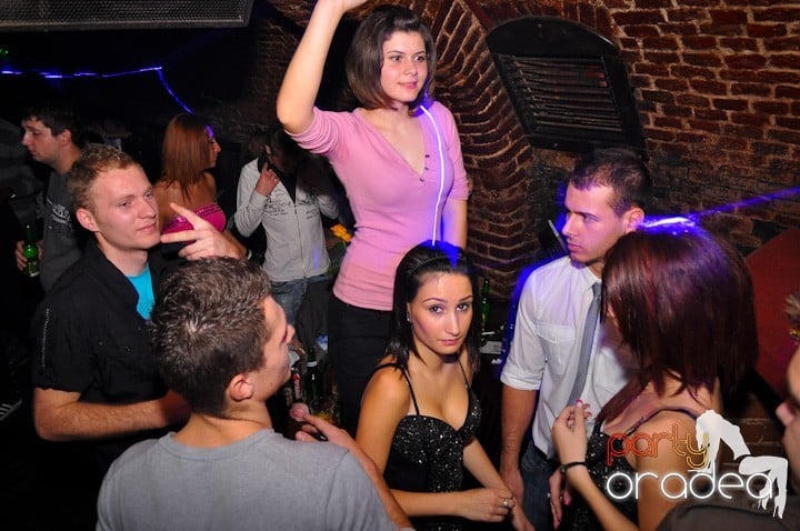 Miercuri seara în Club Escape, 