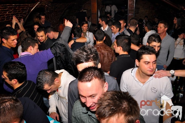 Miercuri seara în Club Escape, 