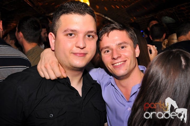 Miercuri seara în Club Escape, 