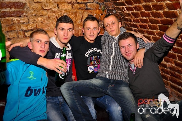 Miercuri seara în Club Escape, 