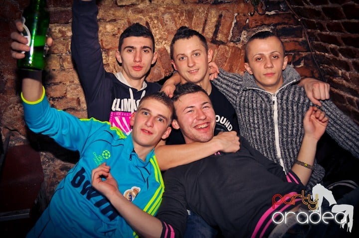 Miercuri seara în Club Escape, 