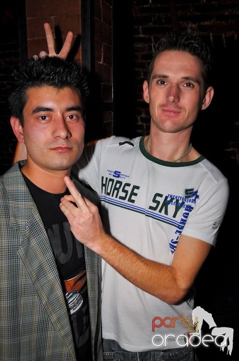 Miercuri seara în Club Escape, 