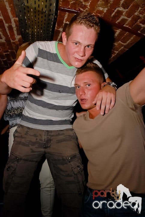 Miercuri seara în Club Escape, 