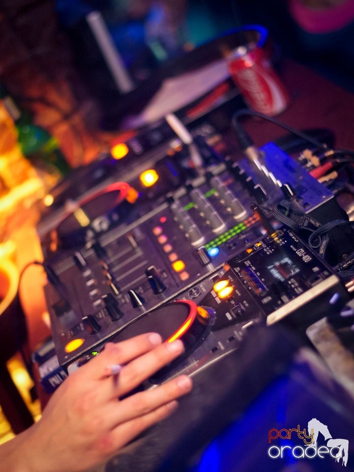 Miercuri seara în Club Escape, 