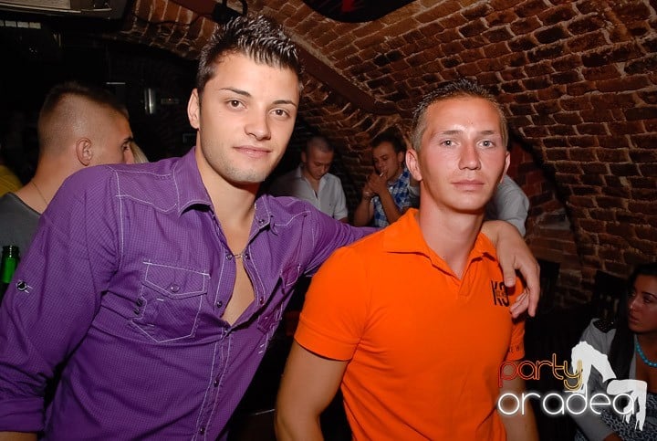 Miercuri seara în Club Escape, 