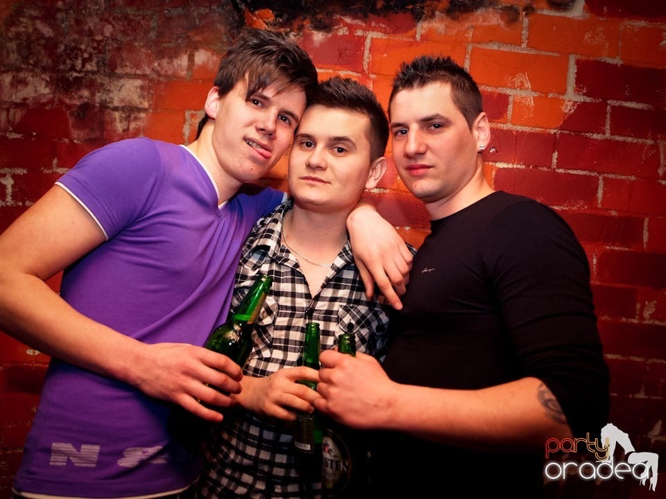 Miercuri seara în Club Escape, 