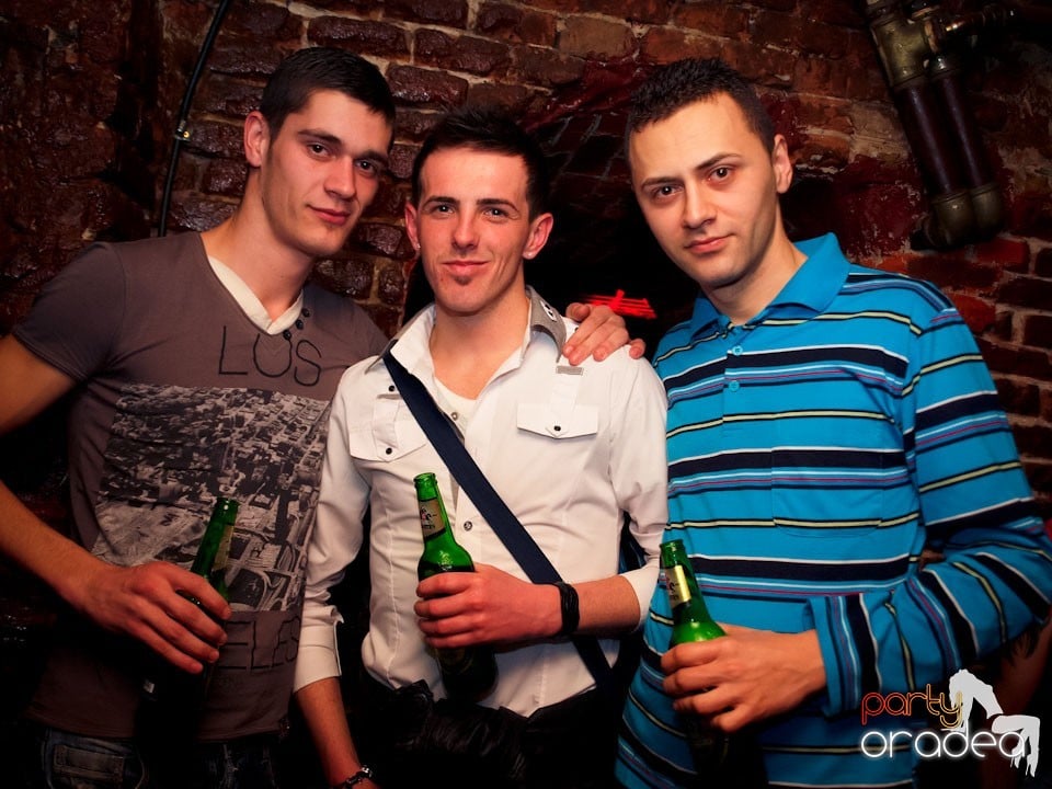 Miercuri seara în Club Escape, 