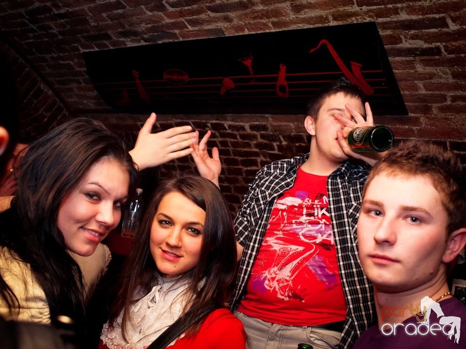 Miercuri seara în Club Escape, 