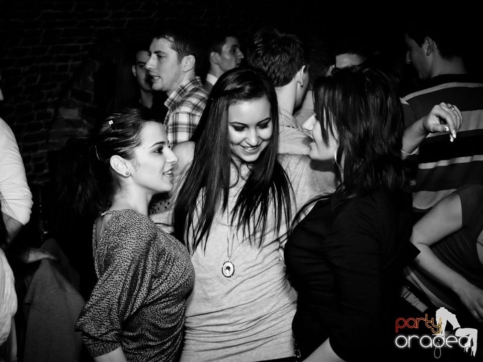 Miercuri seara în Club Escape, 