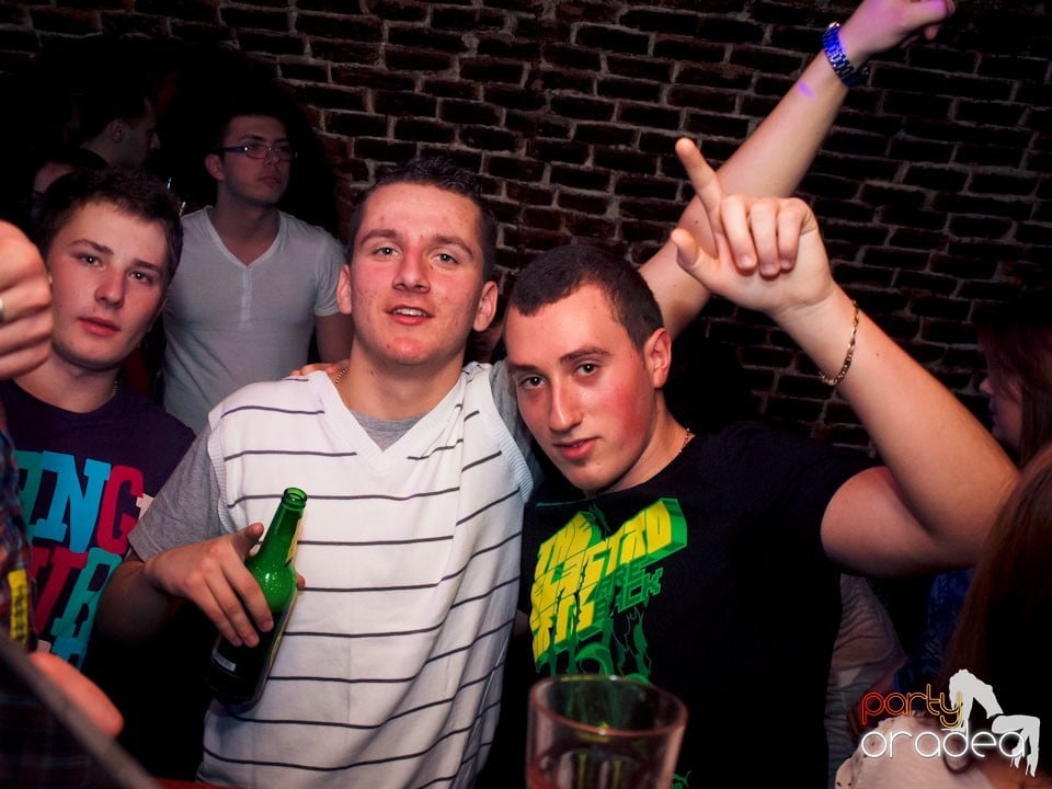 Miercuri seara în Club Escape, 