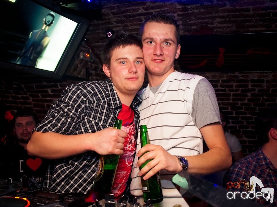 Miercuri seara în Club Escape, 