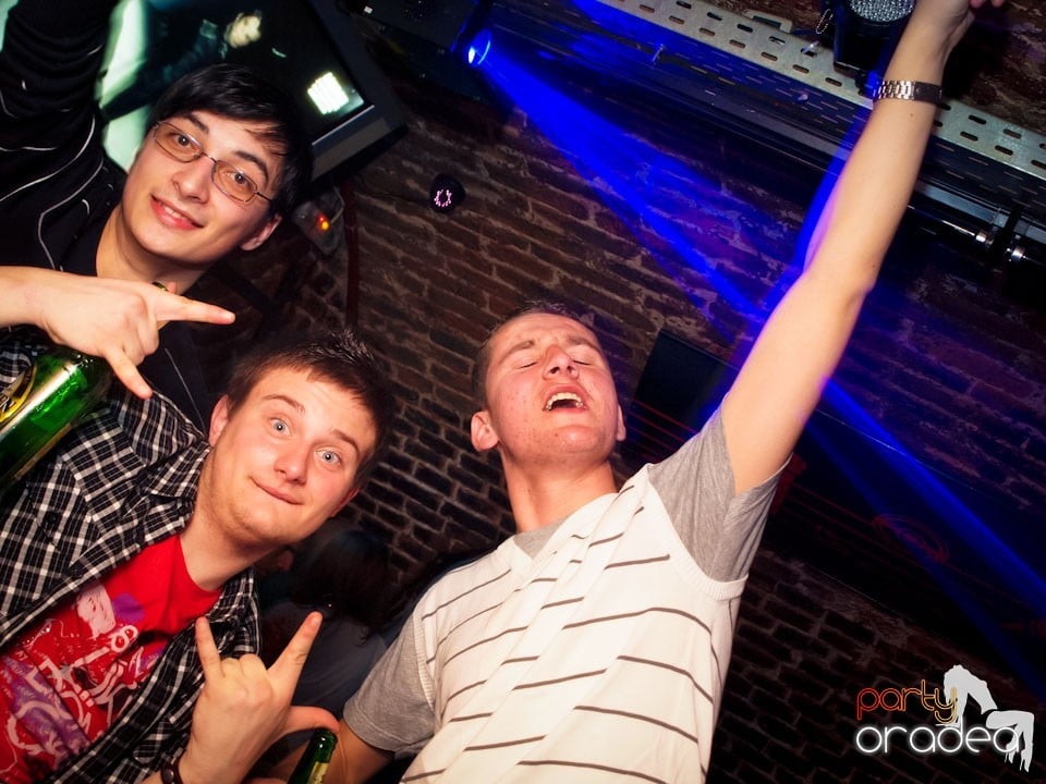 Miercuri seara în Club Escape, 