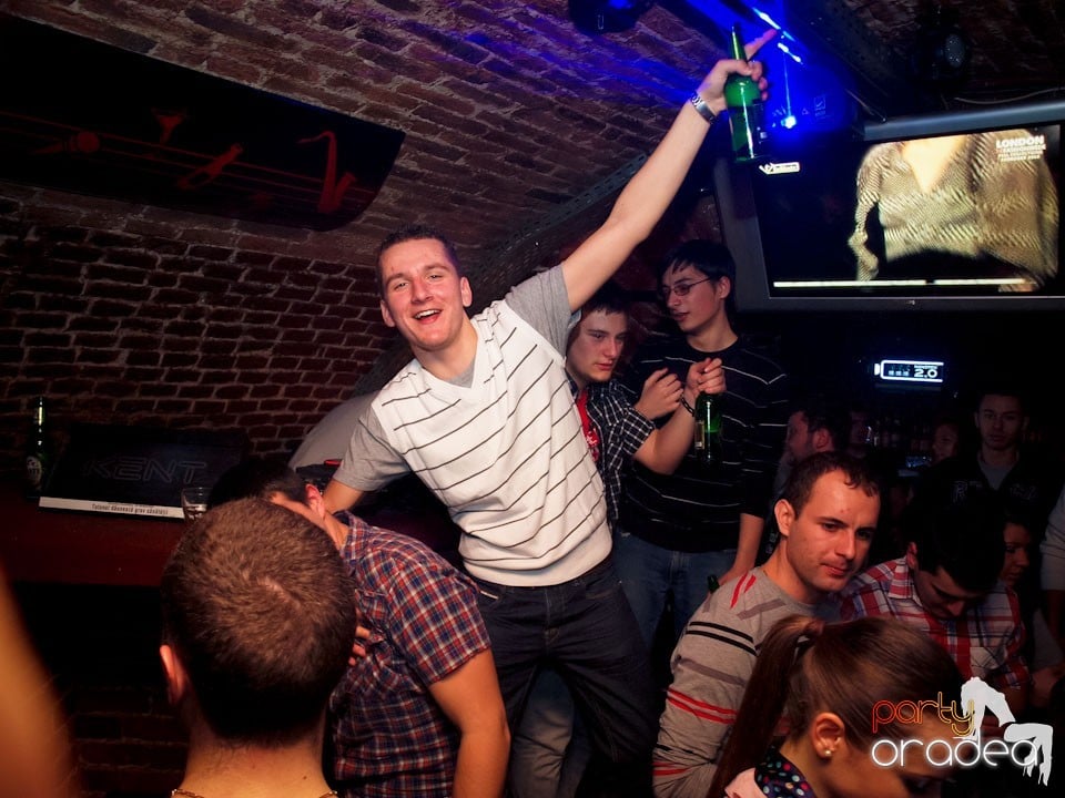 Miercuri seara în Club Escape, 