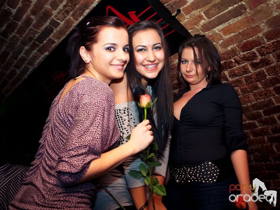 Miercuri seara în Club Escape, 