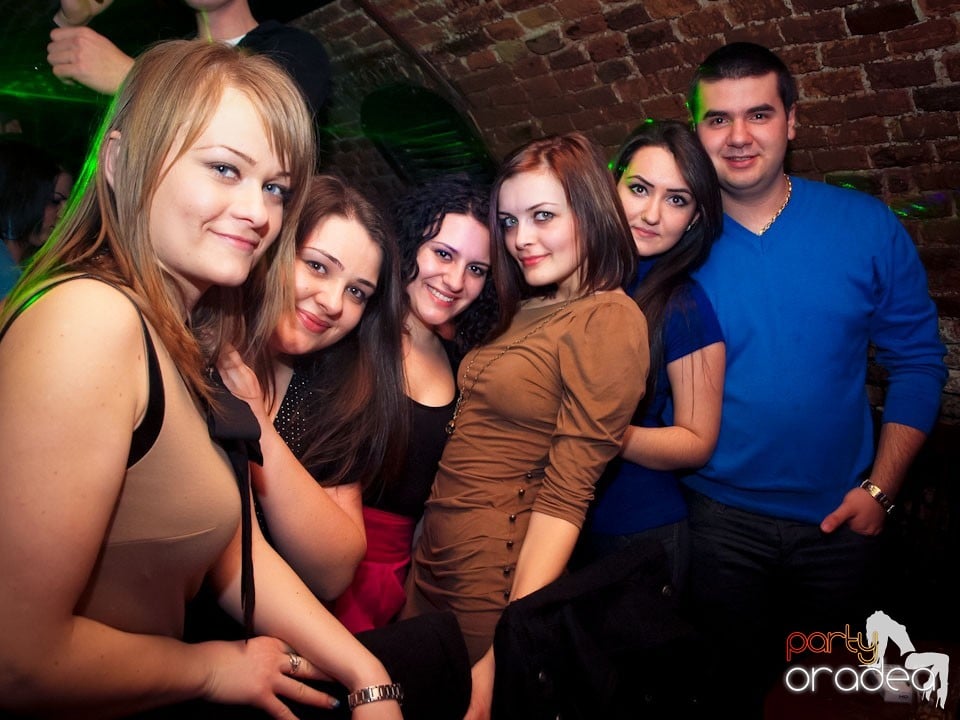 Miercuri seara în Club Escape, 