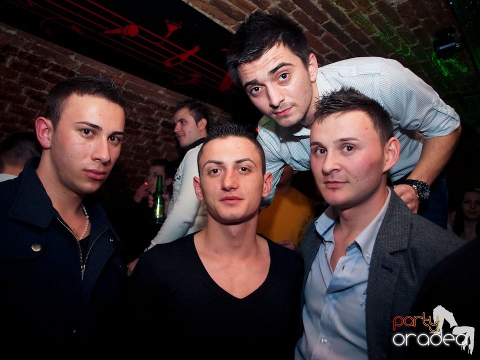 Miercuri seara în Club Escape, 