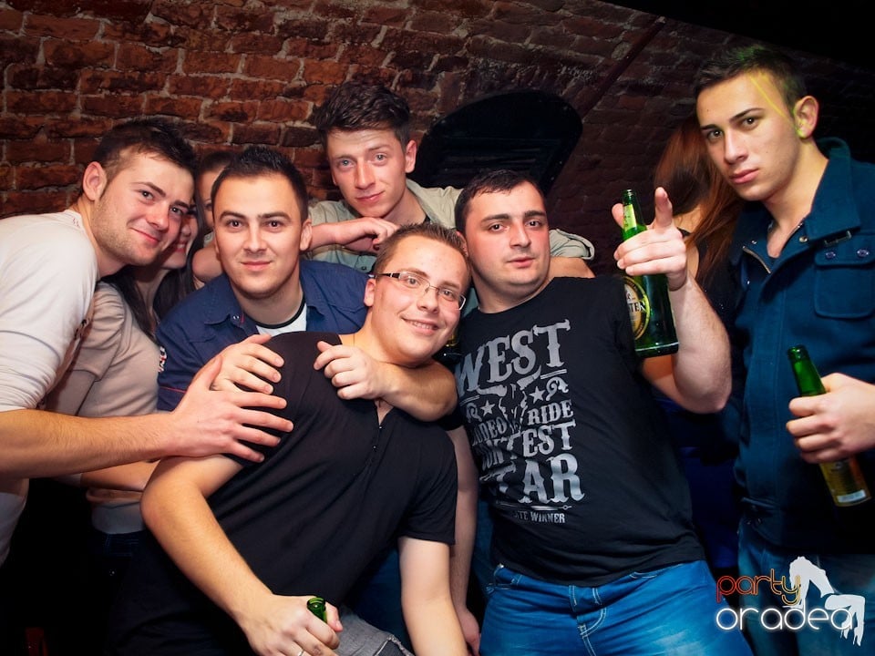 Miercuri seara în Club Escape, 