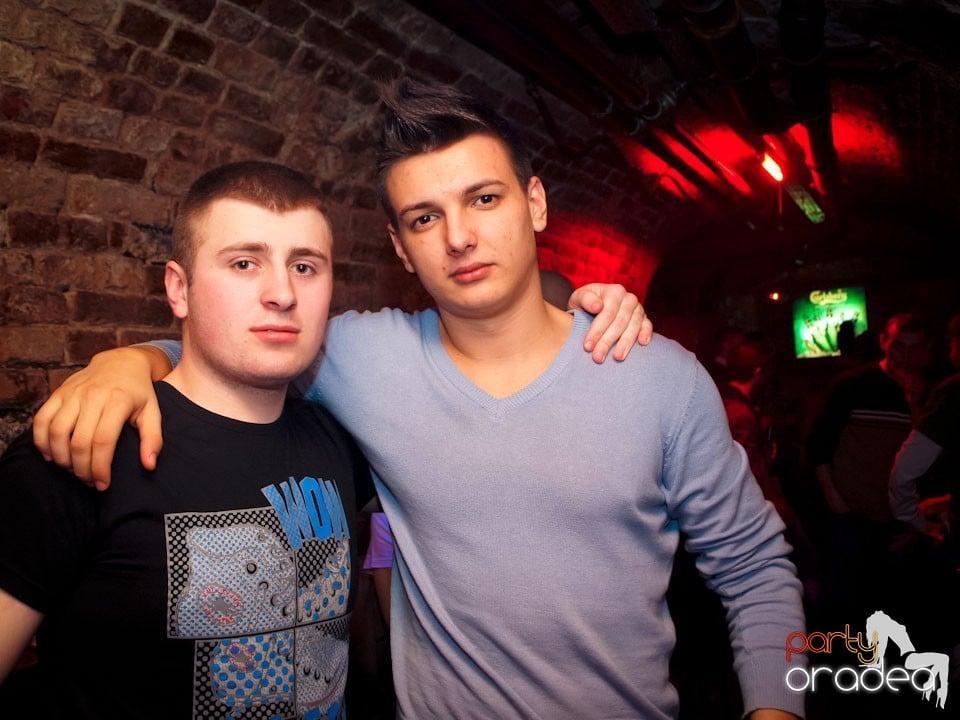 Miercuri seara în Club Escape, 