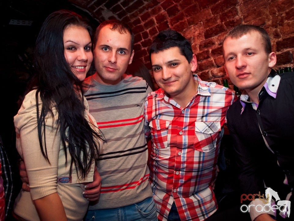 Miercuri seara în Club Escape, 