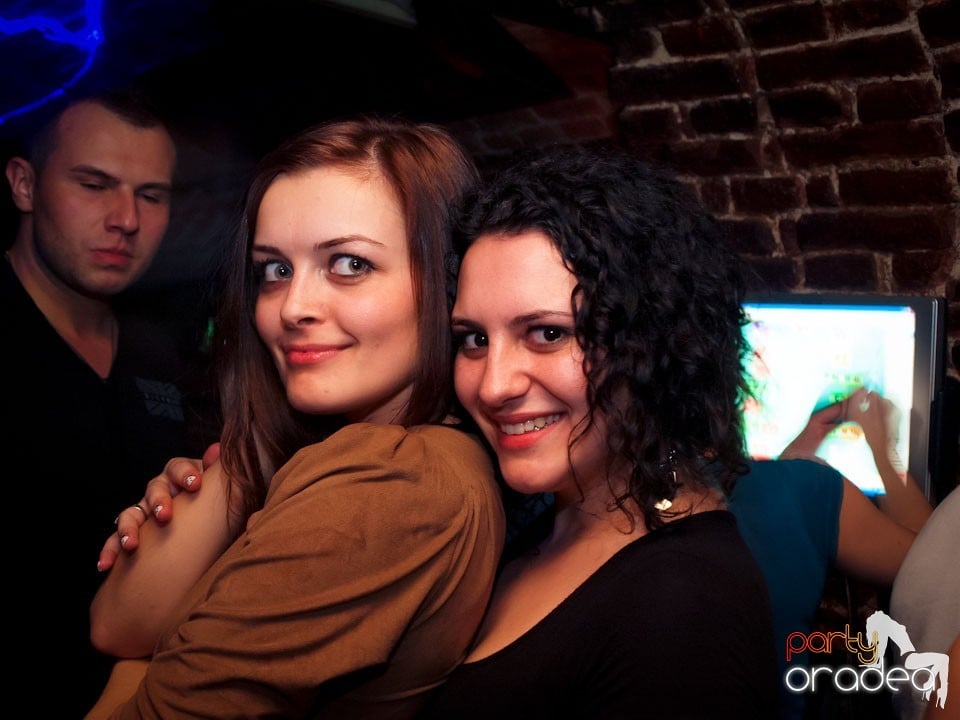 Miercuri seara în Club Escape, 