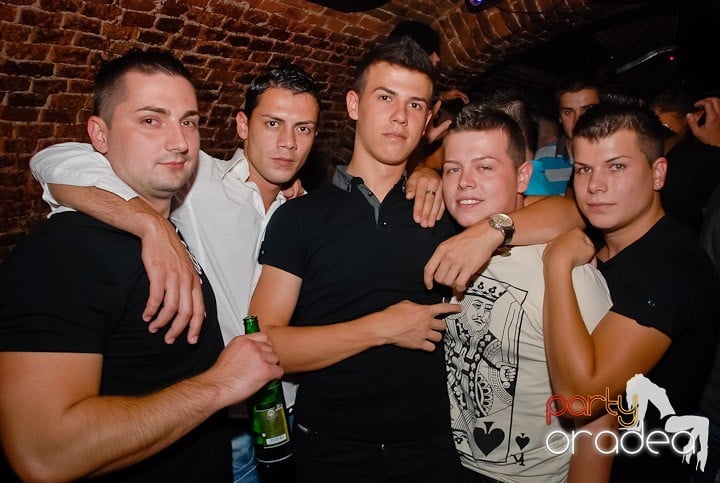 Miercuri seara în Club Escape, 