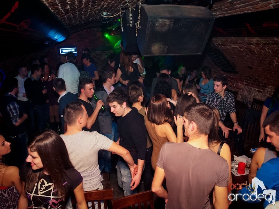 Miercuri seara în Club Escape, 