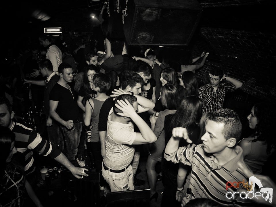 Miercuri seara în Club Escape, 