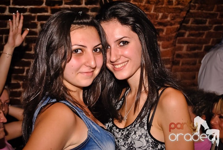 Miercuri seara în Club Escape, 