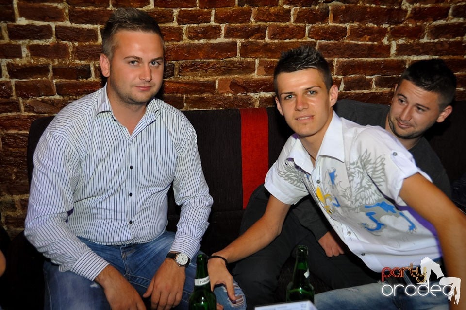 Miercuri seara în Club Escape, 