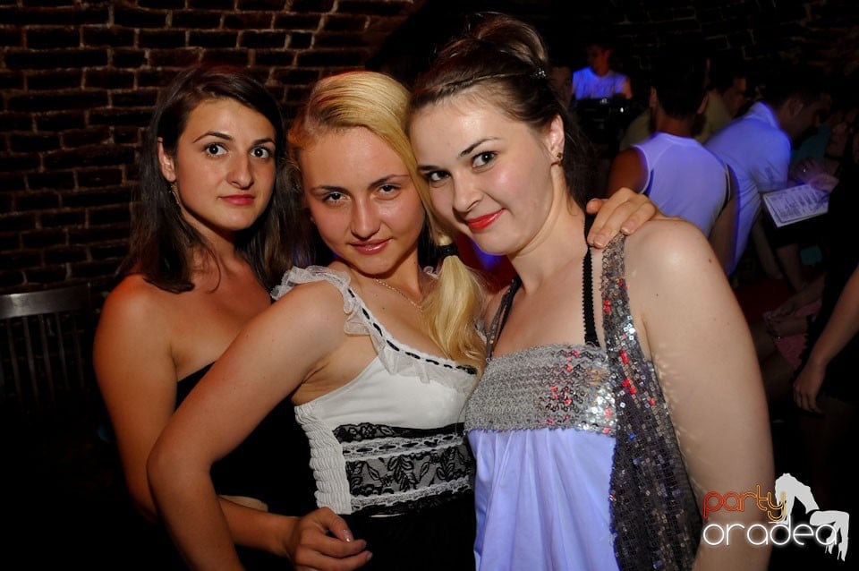 Miercuri seara în Club Escape, 