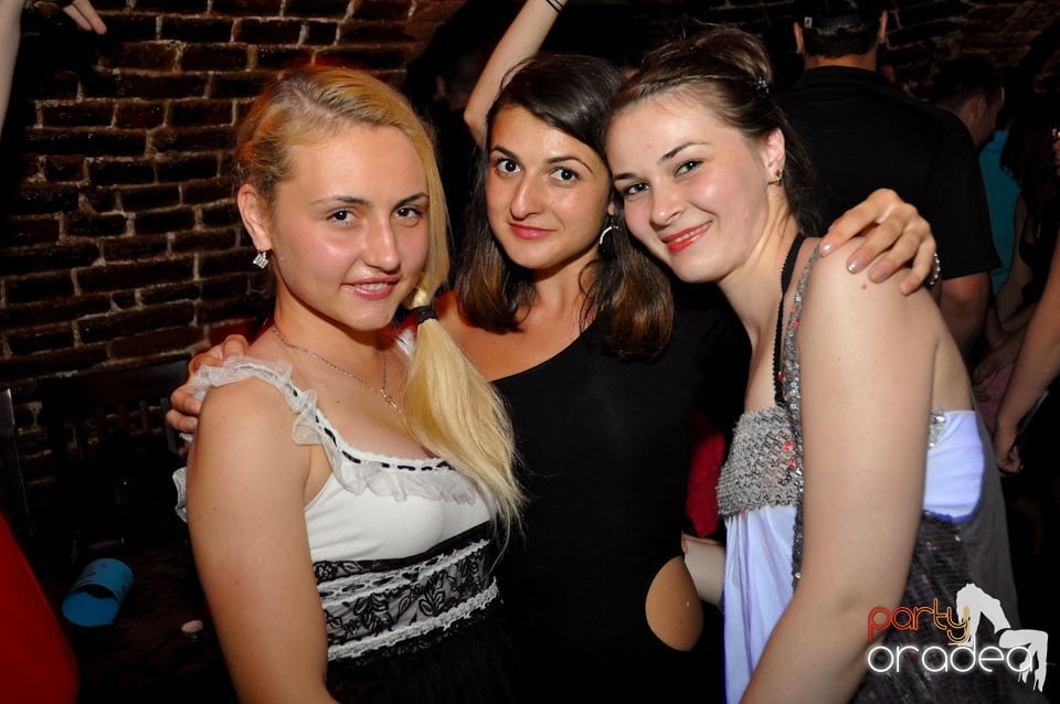 Miercuri seara în Club Escape, 