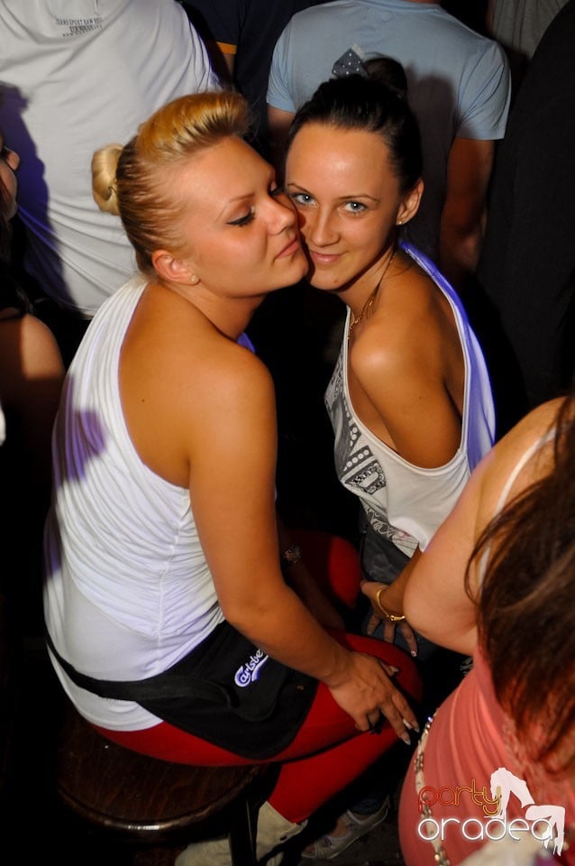 Miercuri seara în Club Escape, 