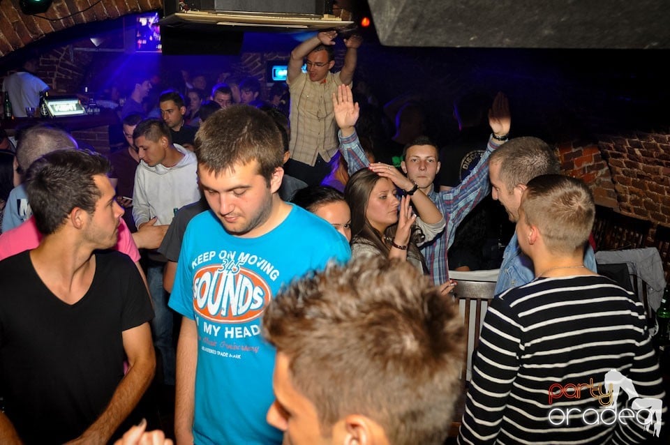 Miercuri seara în Club Escape, 