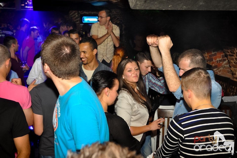 Miercuri seara în Club Escape, 