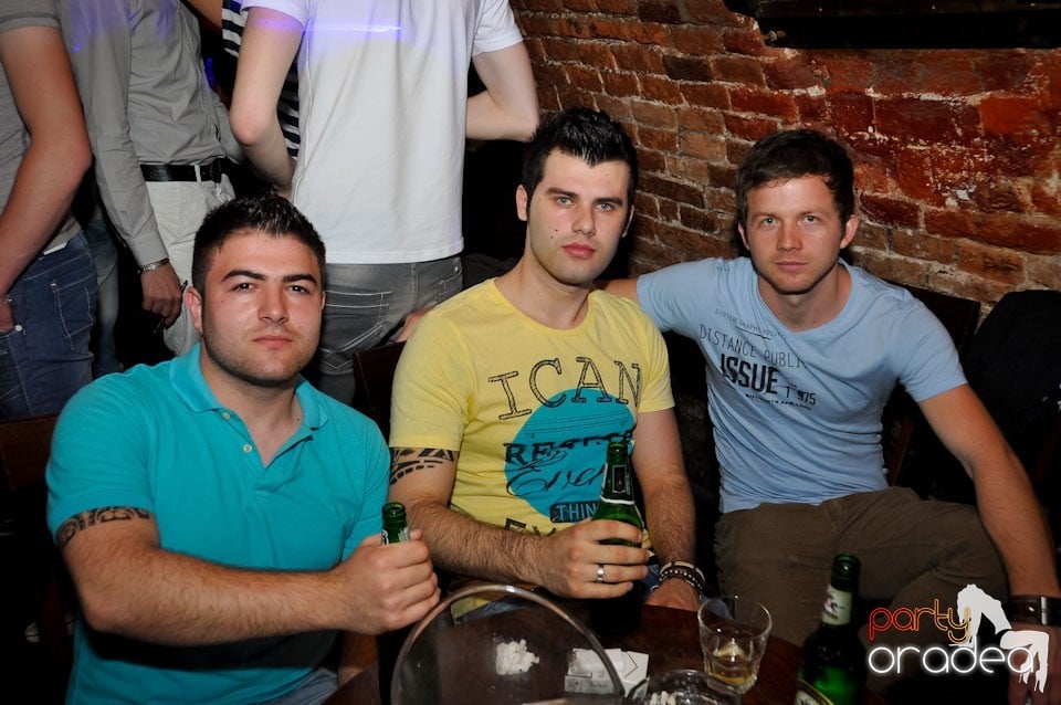 Miercuri seara în Club Escape, 