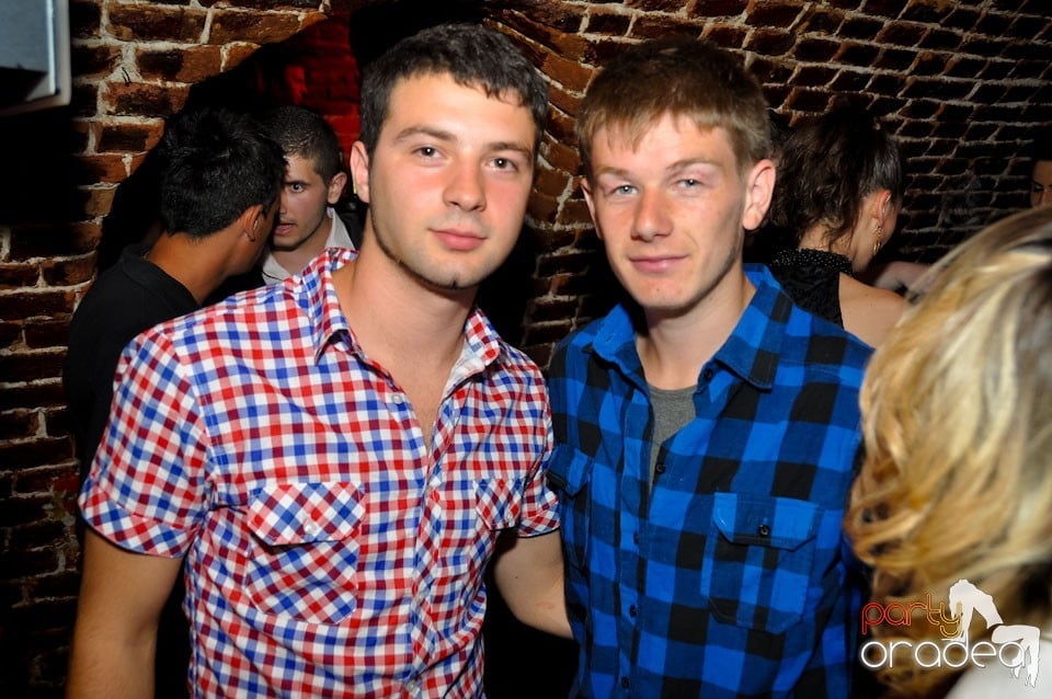 Miercuri seara în Club Escape, 