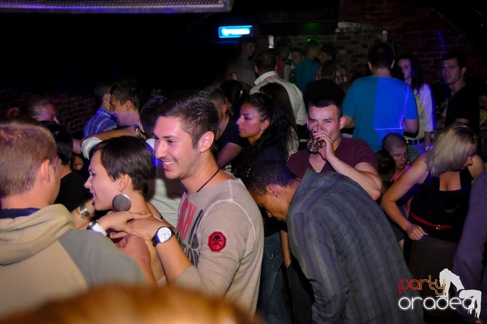 Miercuri seara în Club Escape, 