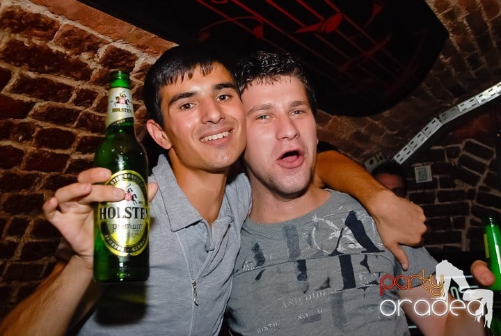 Miercuri seara în Club Escape, 