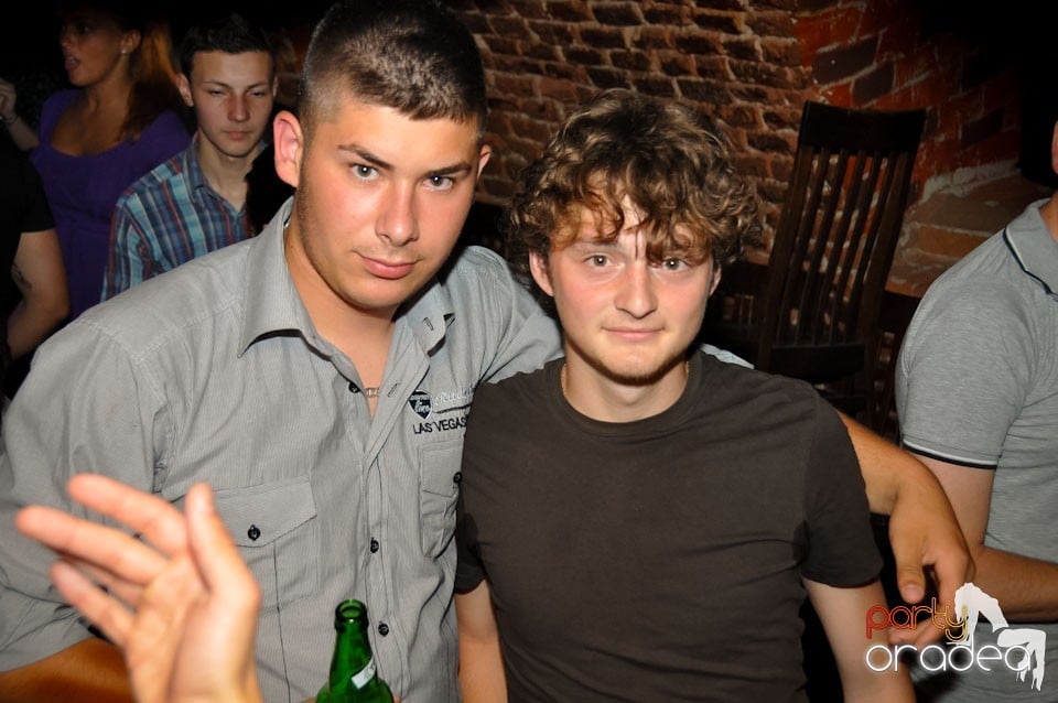 Miercuri seara în Club Escape, 