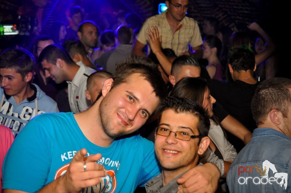 Miercuri seara în Club Escape, 