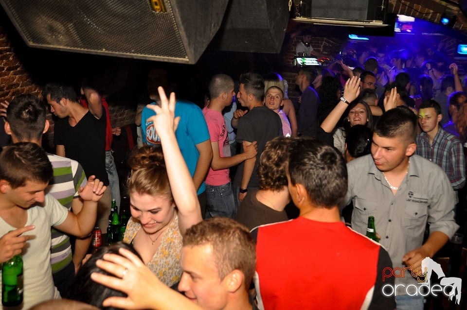 Miercuri seara în Club Escape, 