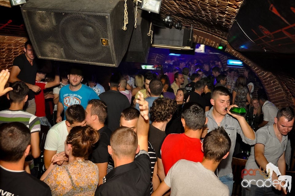 Miercuri seara în Club Escape, 