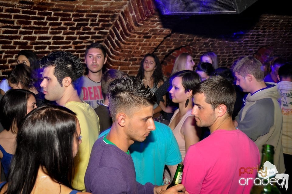 Miercuri seara în Club Escape, 