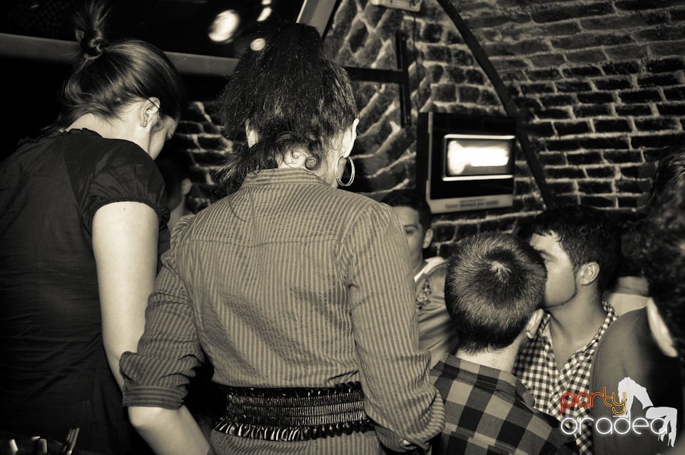 Miercuri seara în Club Escape, 