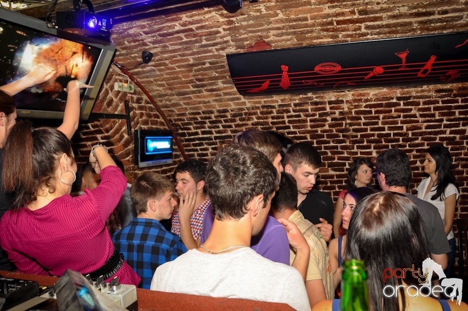 Miercuri seara în Club Escape, 