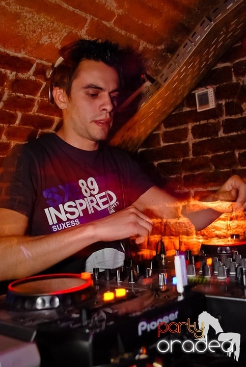 Miercuri seara în Club Escape, 