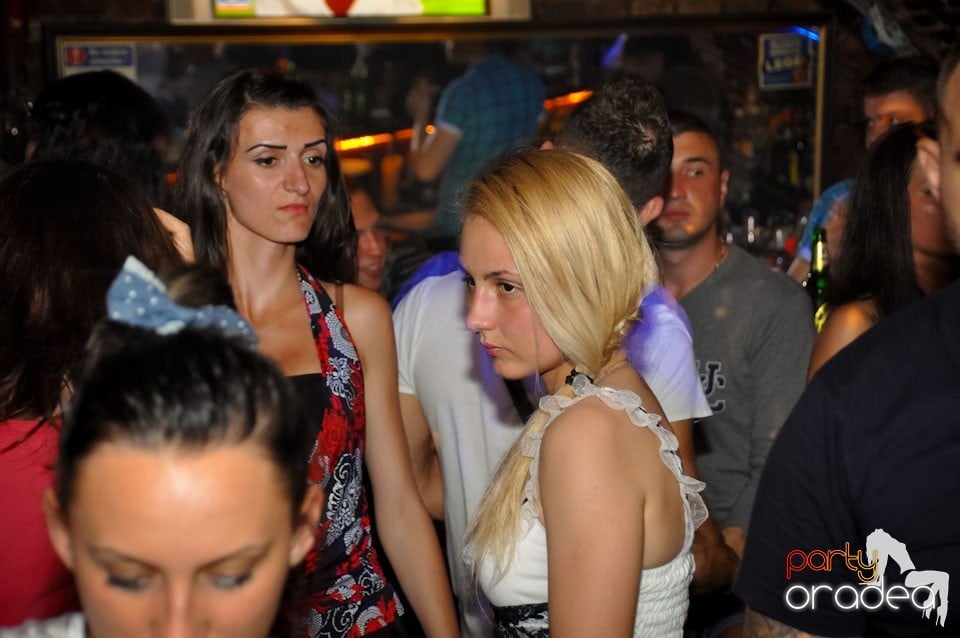 Miercuri seara în Club Escape, 