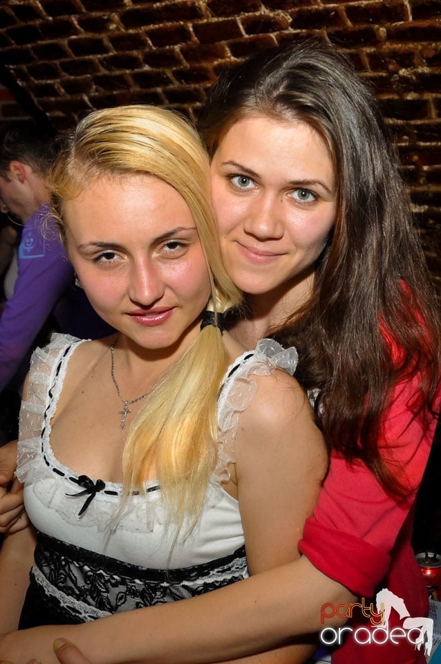 Miercuri seara în Club Escape, 